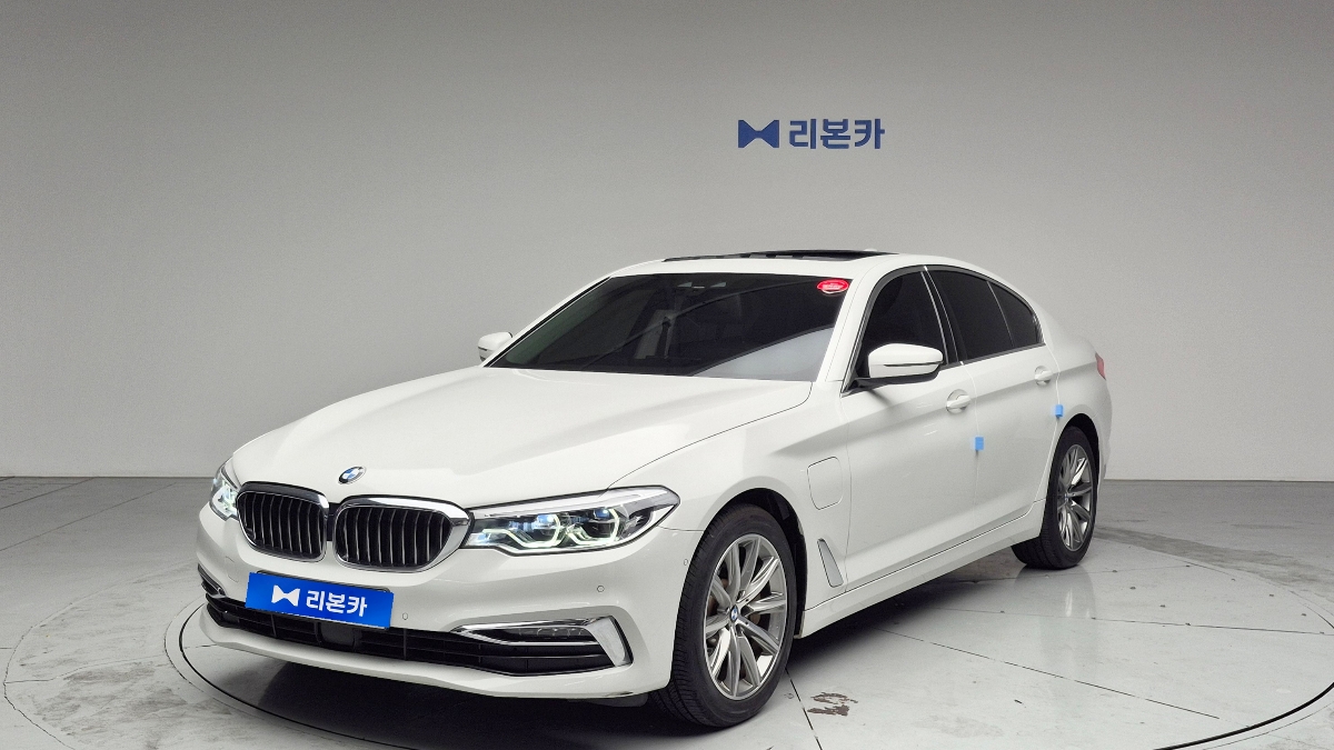 BMW BMW 5시리즈(7세대) 530e 럭셔리 라인 플러스 가솔린+전기 리본카 천안지점