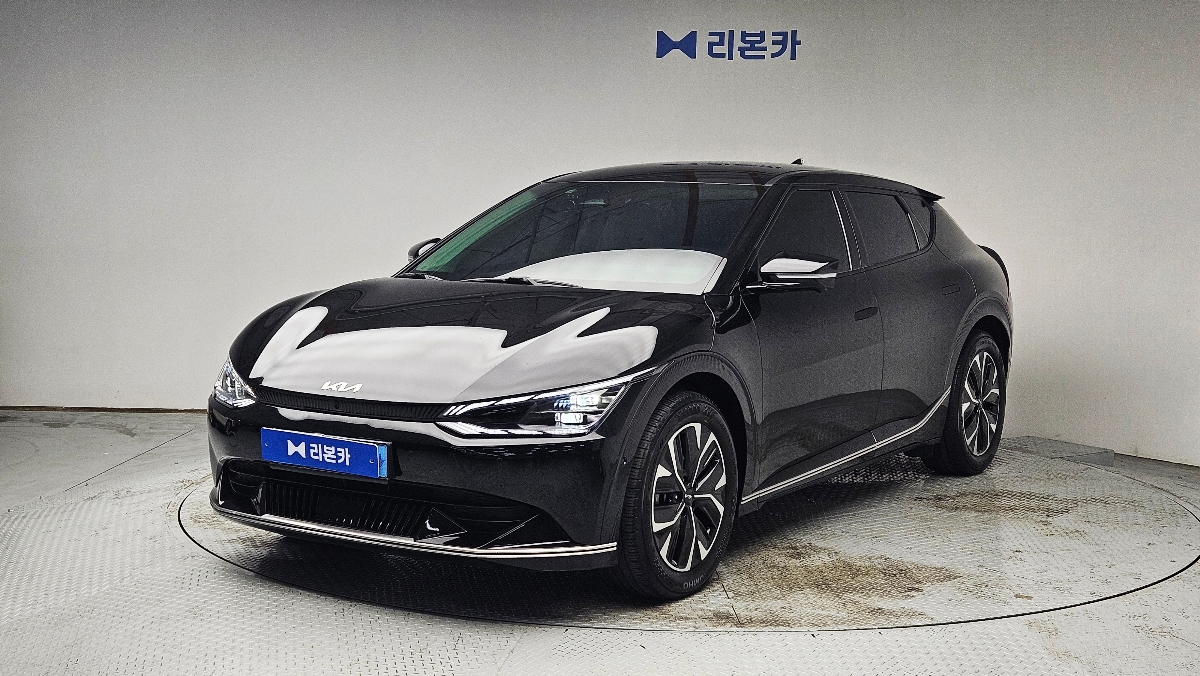 기아 EV6 롱 레인지 2WD 어스 전기 리본카 동대구지점
