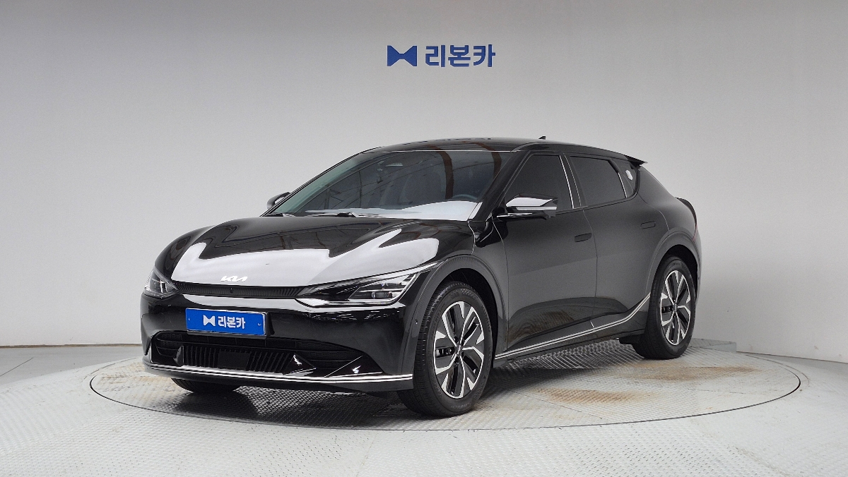 기아 EV6 롱 레인지 2WD 어스 전기 리본카 동대구지점