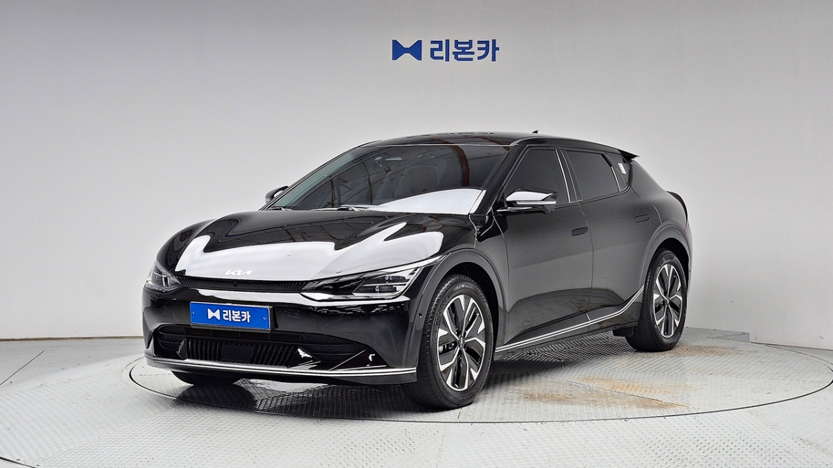 기아 EV6 롱 레인지 2WD 어스 전기 리본카 동대구지점