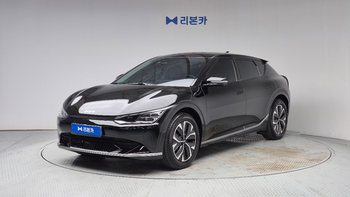 기아 EV6 롱 레인지 2WD 어스 전기 리본카 동대구지점