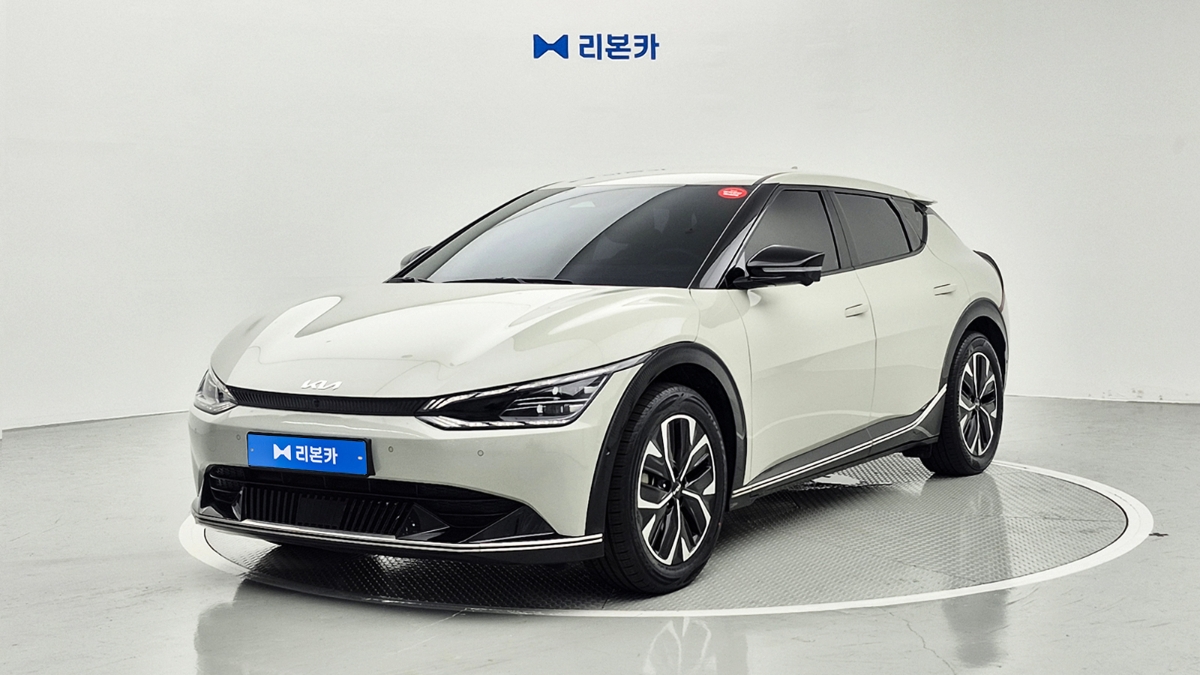 기아 EV6 롱 레인지 2WD 어스 전기 리본카 부산지점