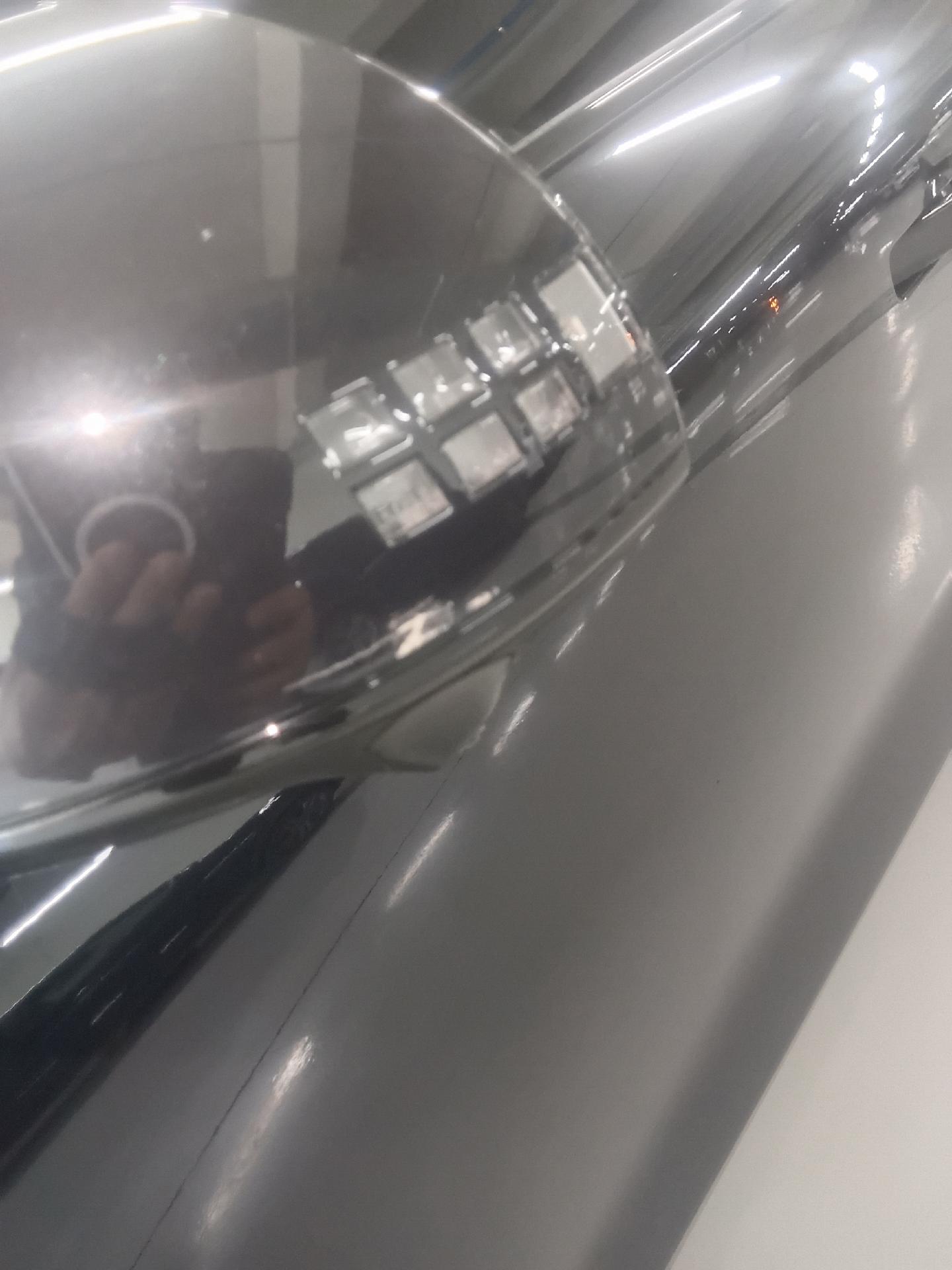 운전석 사이드미러 · 스크래치가 있습니다.